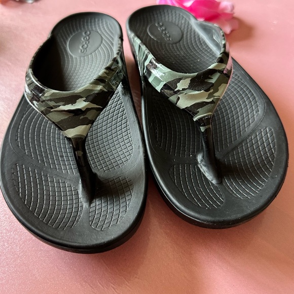 OOFOS Shoes - OOFOS Sandal OOlala Luxe Sandal - Patent Technology for feet! Green camo…